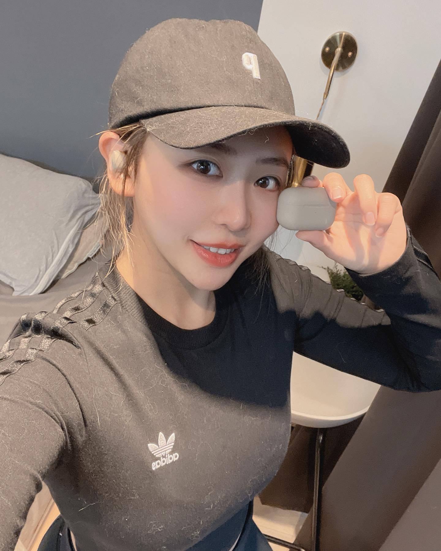 「正妹健身教練」練出豐滿身材　性感 S 形曲線讓人欲罷不能！