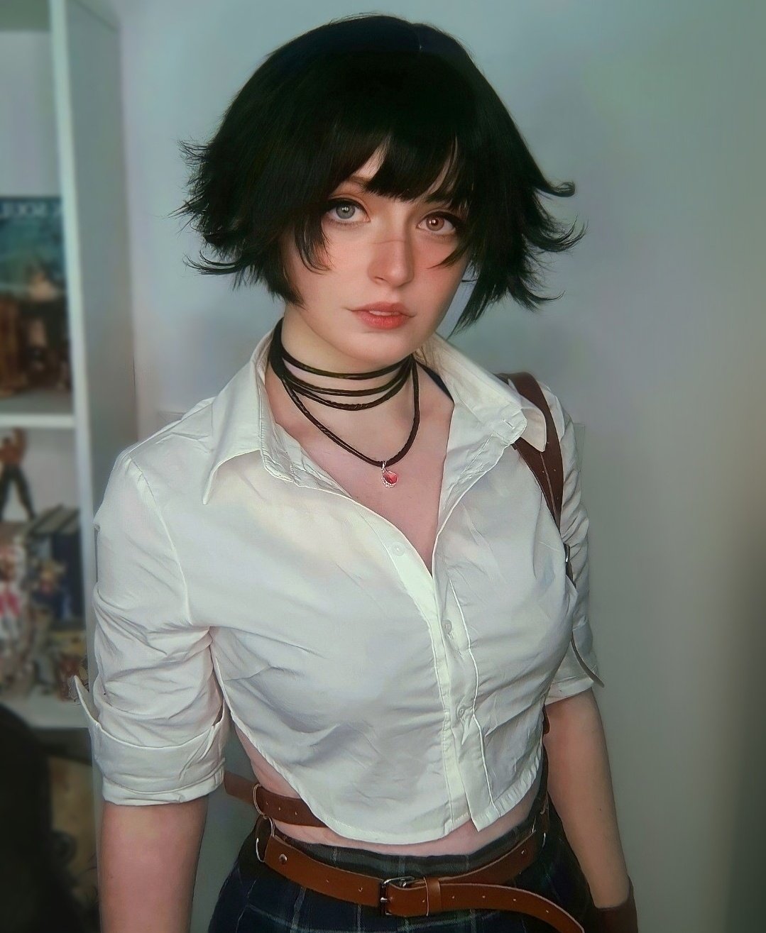 遊戲女實況主Cosplay開台初體驗　襯衫釦子一開爆乳呼之欲出　網：專業！