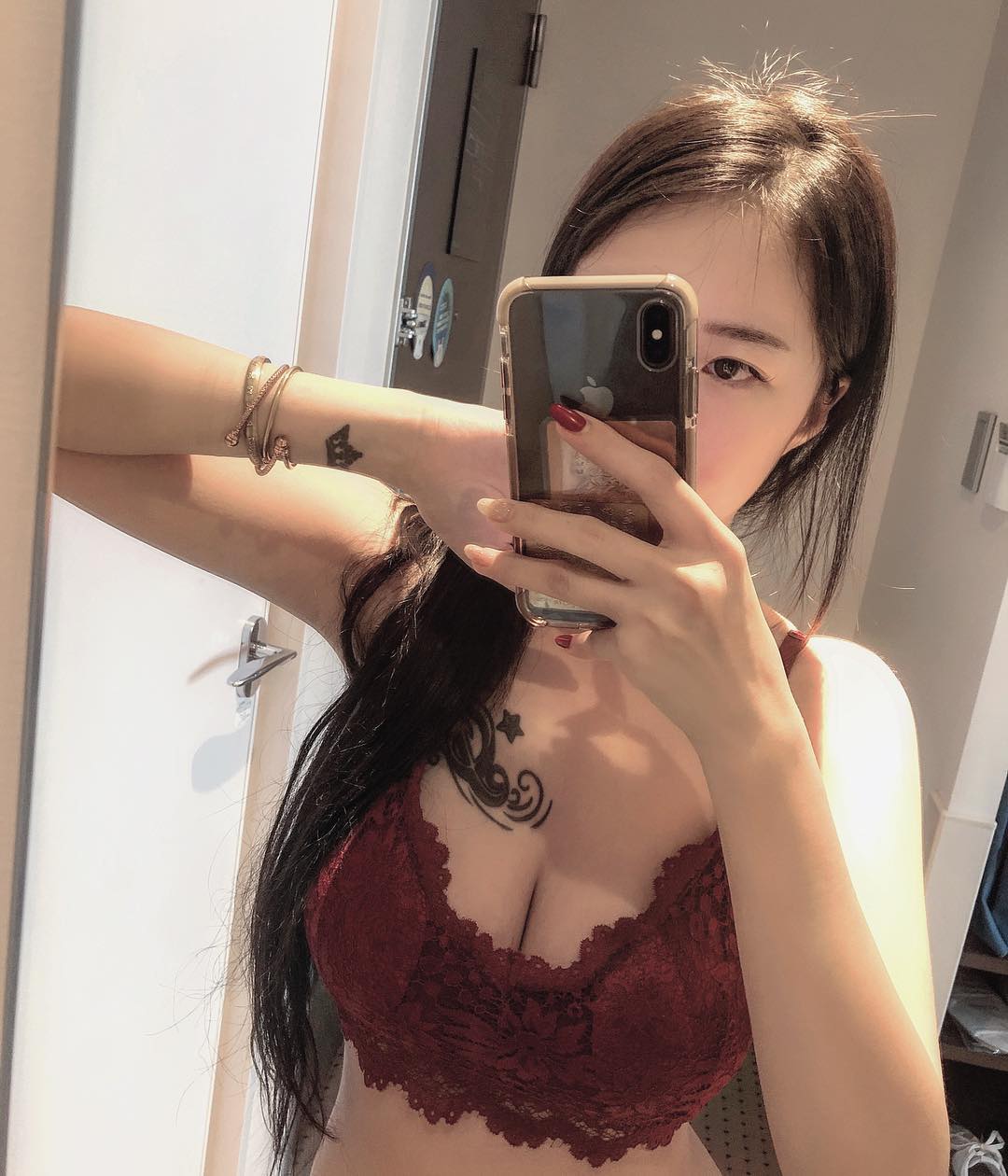 逆天正妹「糖兒」整個都是滿滿的深溝！IG裡更多美照，這溝到底有幾公分？ - 美女圖 -