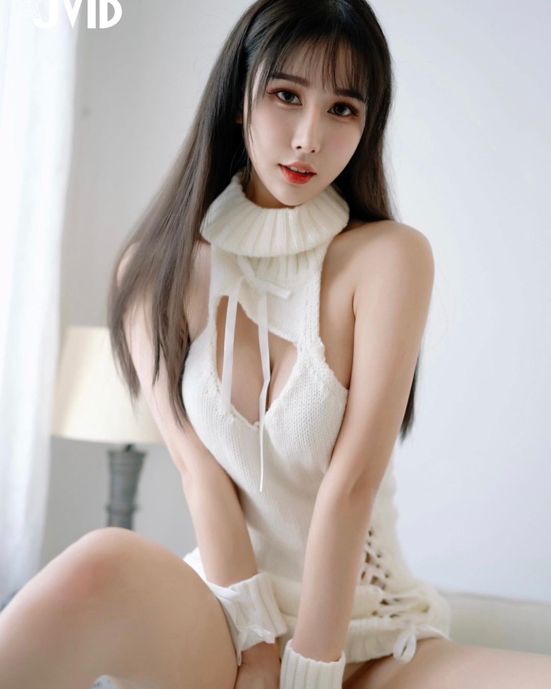 性感正妹「夢夢MonMon」爆乳邀你啟航！貼身禮服秀「曼妙Ｓ曲線」！