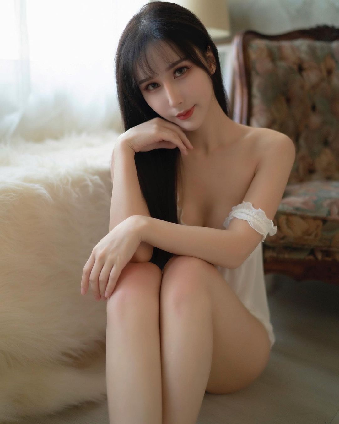 性感正妹「夢夢MonMon」爆乳邀你啟航！貼身禮服秀「曼妙Ｓ曲線」！