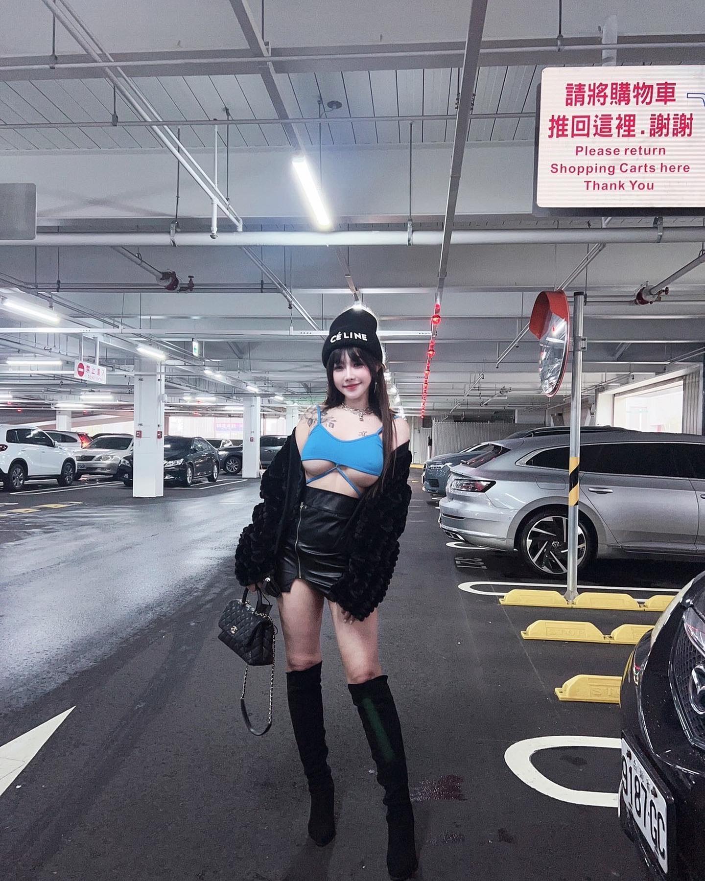 人比花嬌！超辣小姐姐「張嘻嘻」透視蕾絲上衣中路大開爆乳賞櫻