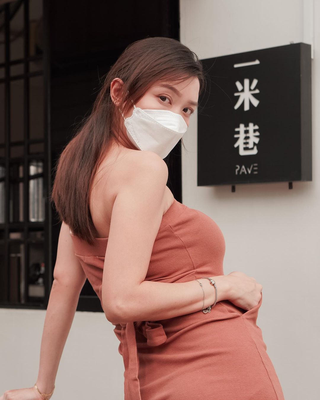 馬來西亞超強「白嫩爆乳辣媽」！清純臉蛋配青筋豪乳，網友：別人家的太太！