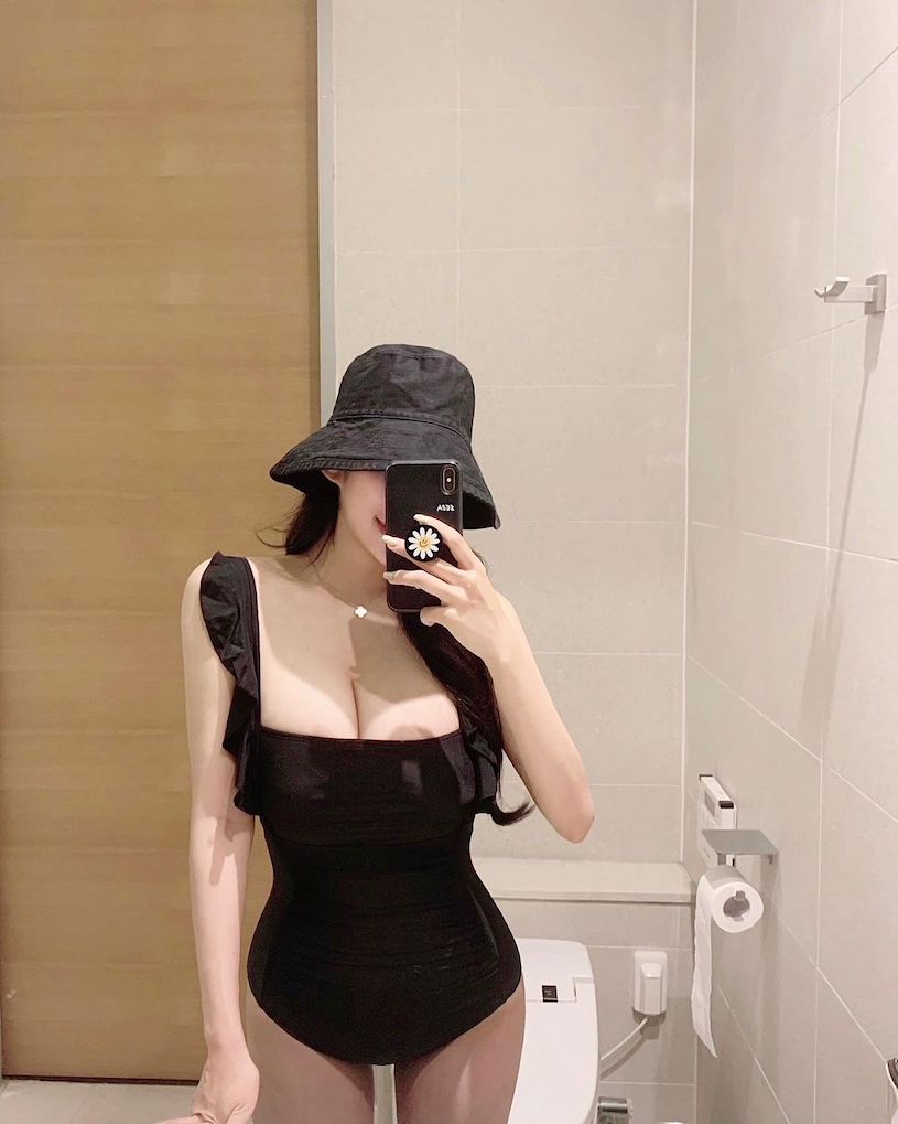 正妹老闆娘「胸前事業也好大」，「誘惑雙乳」呼之欲出了！