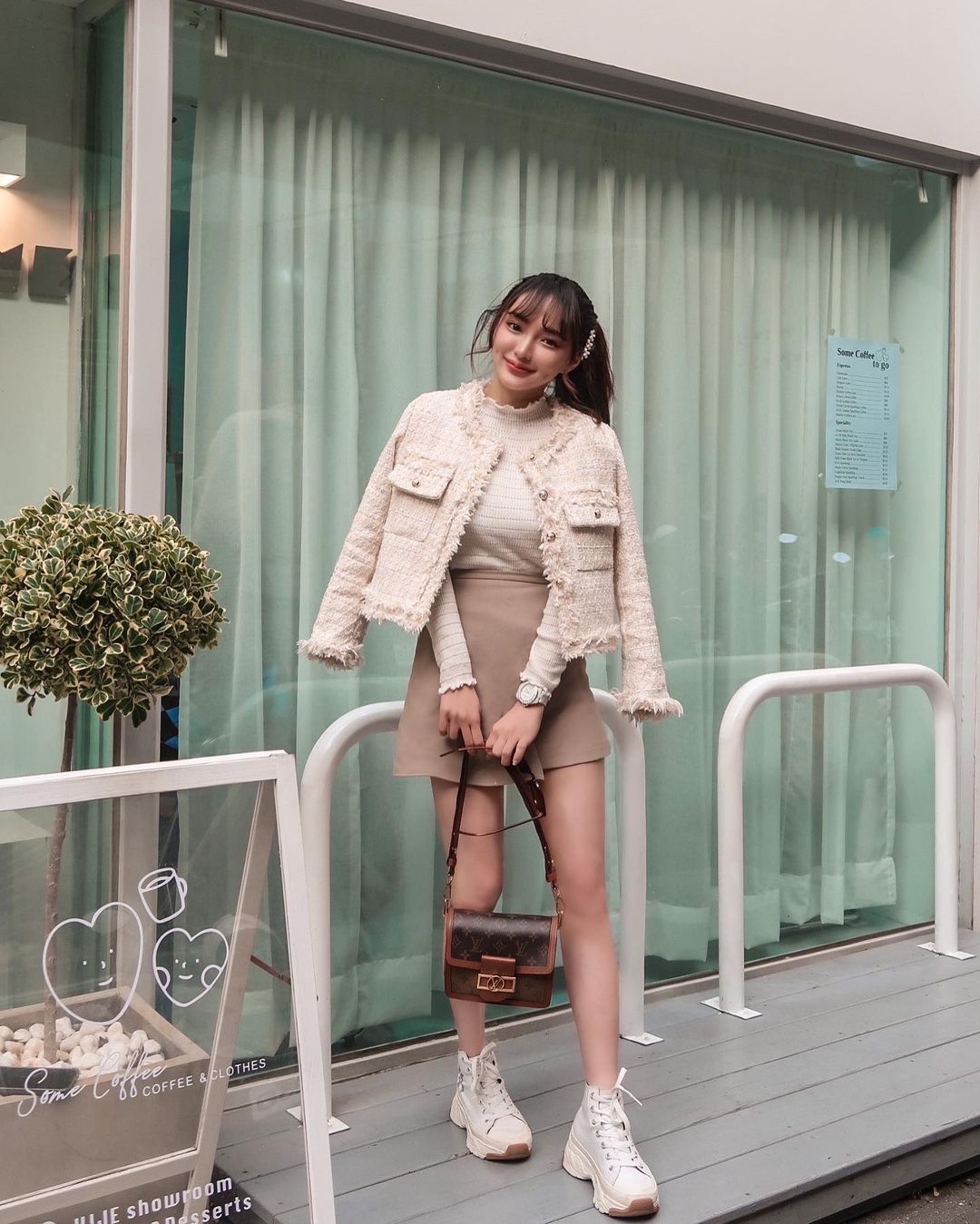 Donna棠娜無邊際泳池辣秀「32E豪乳」！超飽滿肉肉引上萬網友點讚！