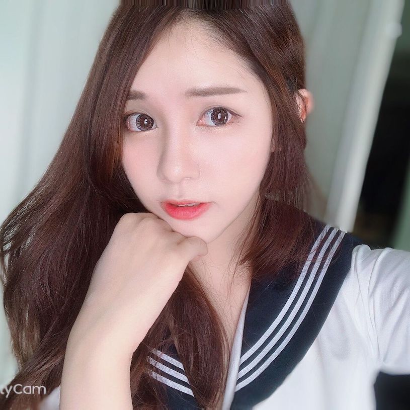 童顏美乳的正妹髮型師「來兒」，「性感事業線」要辣暈客人啦！