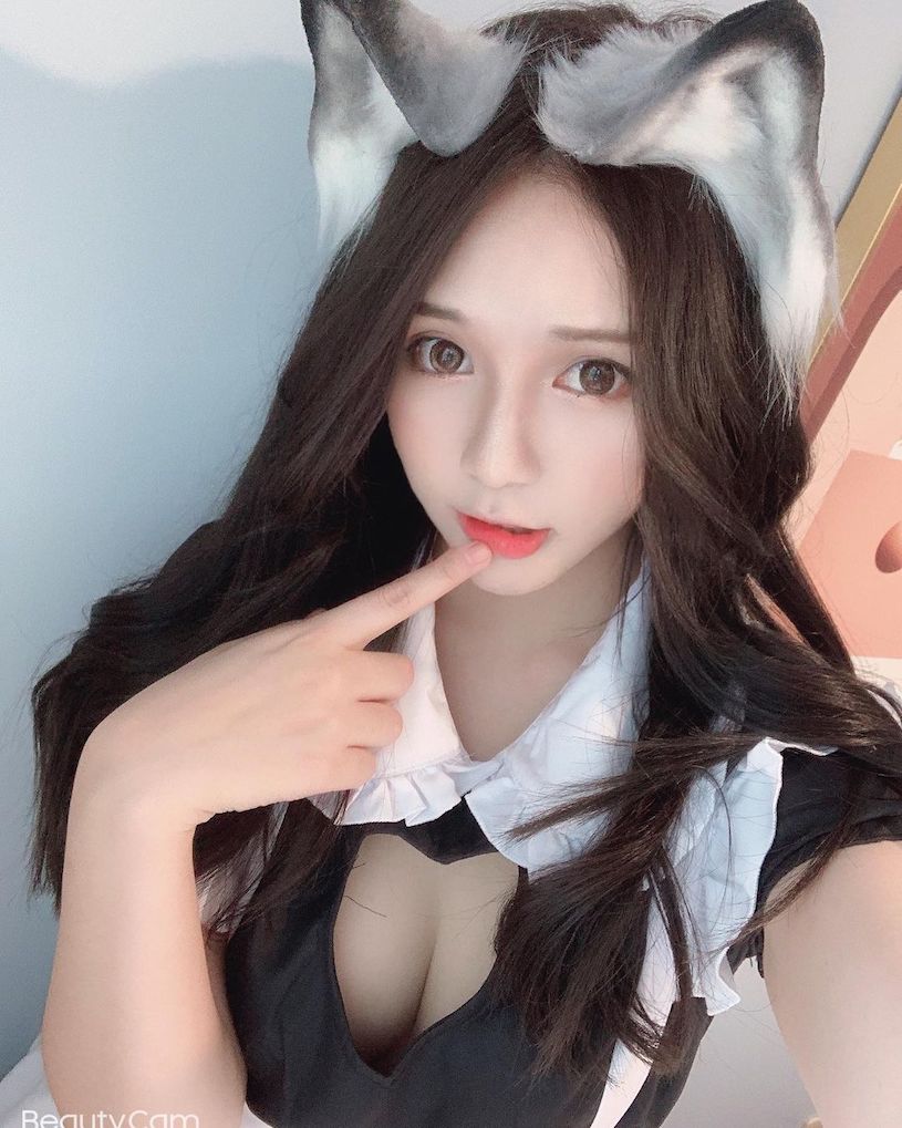 童顏美乳的正妹髮型師「來兒」，「性感事業線」要辣暈客人啦！