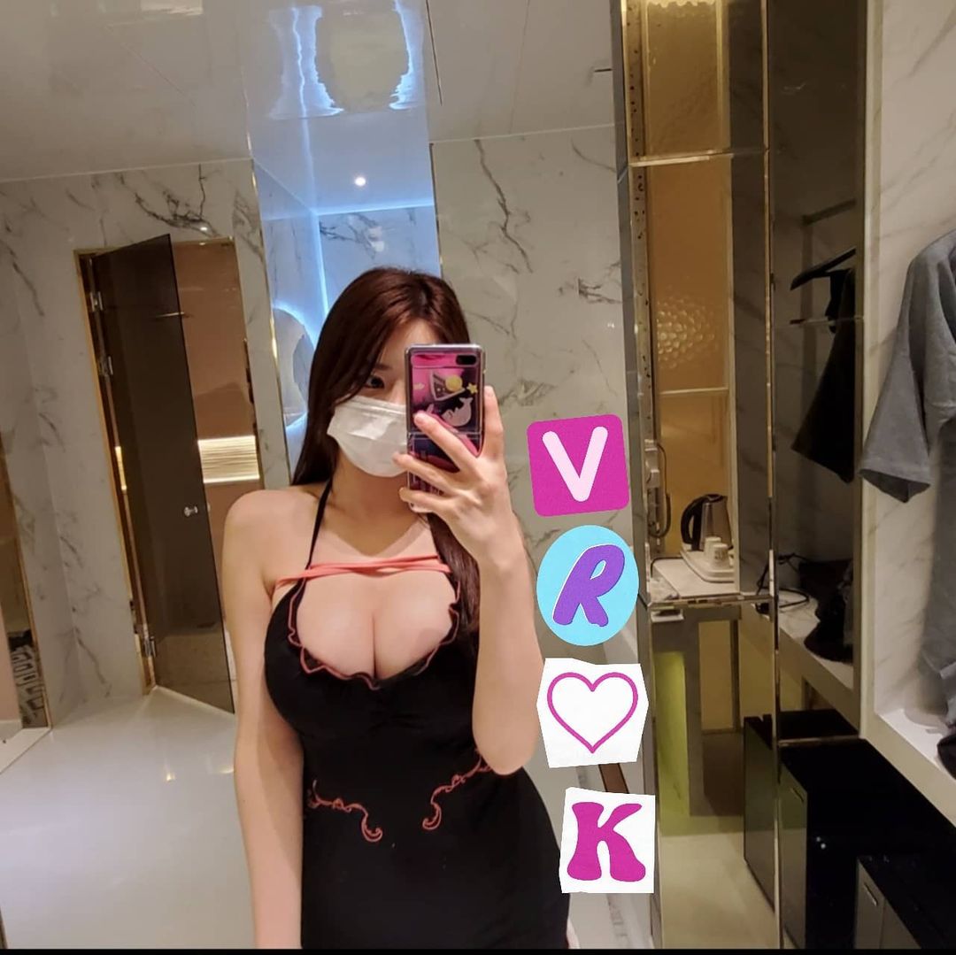 360度展現巨乳！「南韓正妹」靠VR旅遊爆紅，男友視角看「白嫩雙球」超滿足！