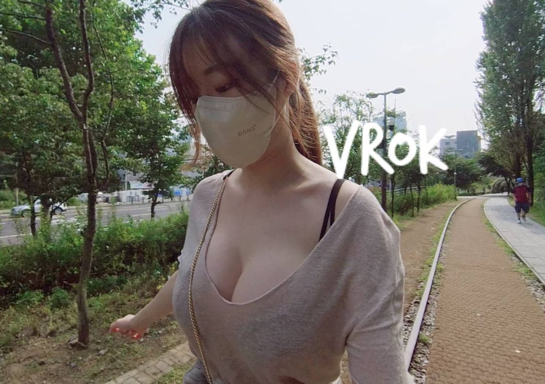 360 度展現巨乳！「南韓正妹」靠 VR 旅遊爆紅，男友視角看「白嫩雙球」超滿足！