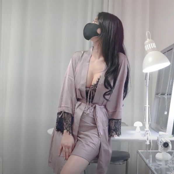 360度展現巨乳！「南韓正妹」靠VR旅遊爆紅，男友視角看「白嫩雙球」超滿足！