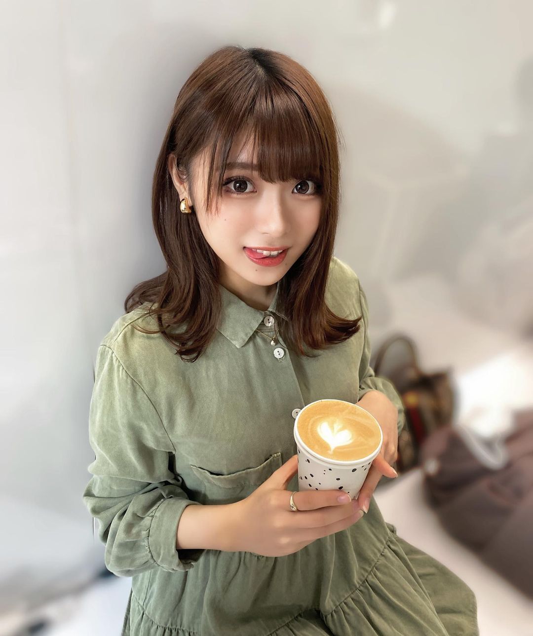 超可愛「大眼萌妹」挺嫩乳進軍寫真！精緻童顏＋窈窕曲線，網友瞬間被征服！