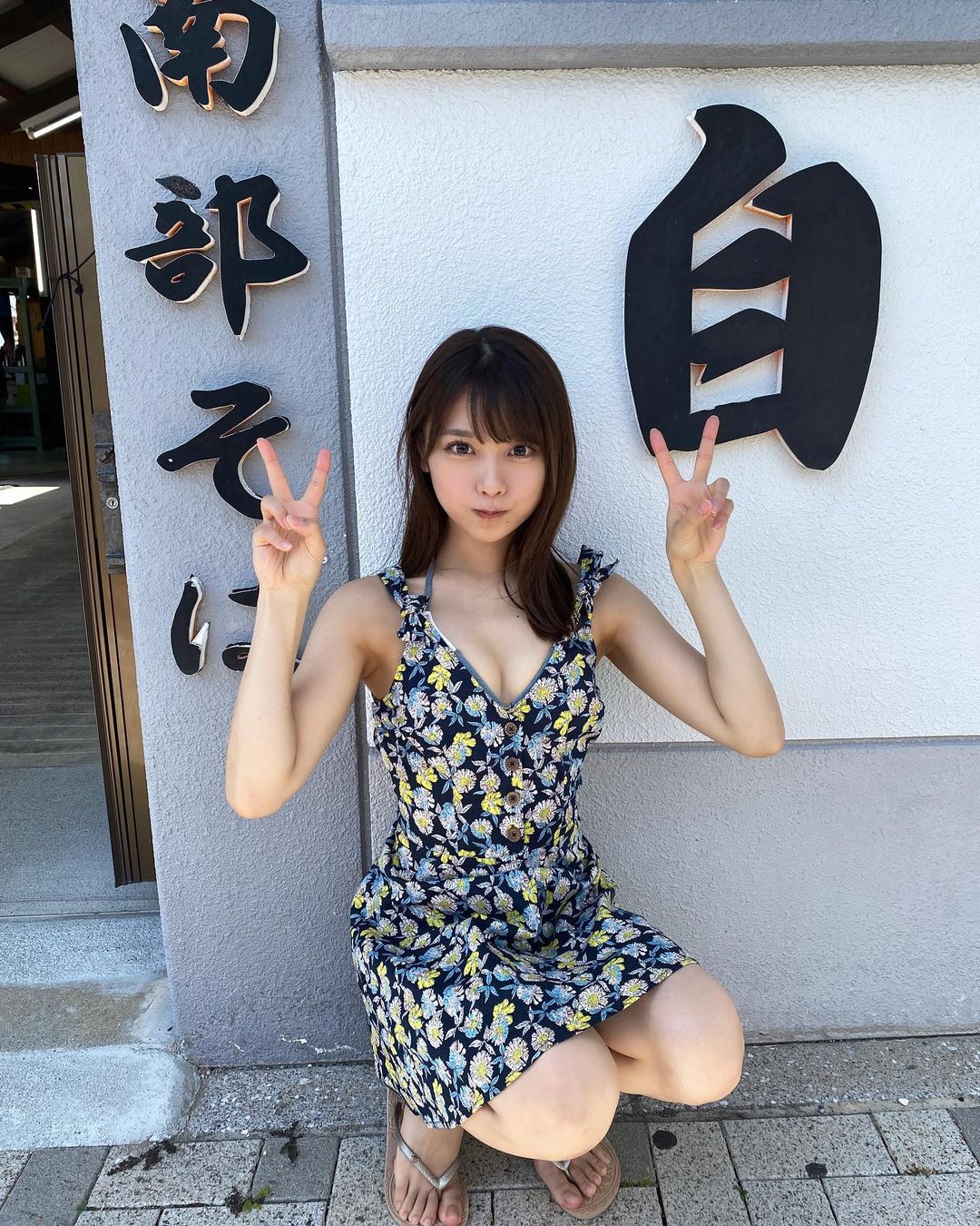 超可愛「大眼萌妹」挺嫩乳進軍寫真！精緻童顏＋窈窕曲線，網友瞬間被征服！