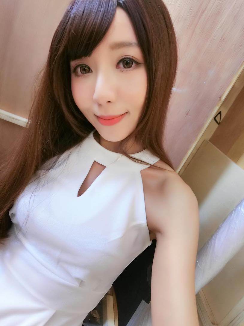 顏值很高的迷人女神「步步」，氣質禮服「好凸顯性感曲線」！