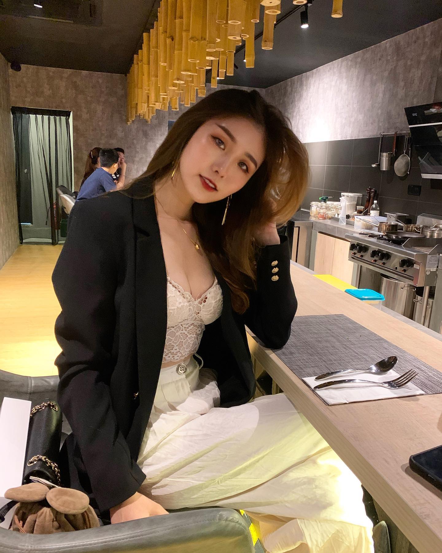 男女通殺！大眼正妹時尚氣質藏不住　率性又知性舉手投足散發迷人魅力
