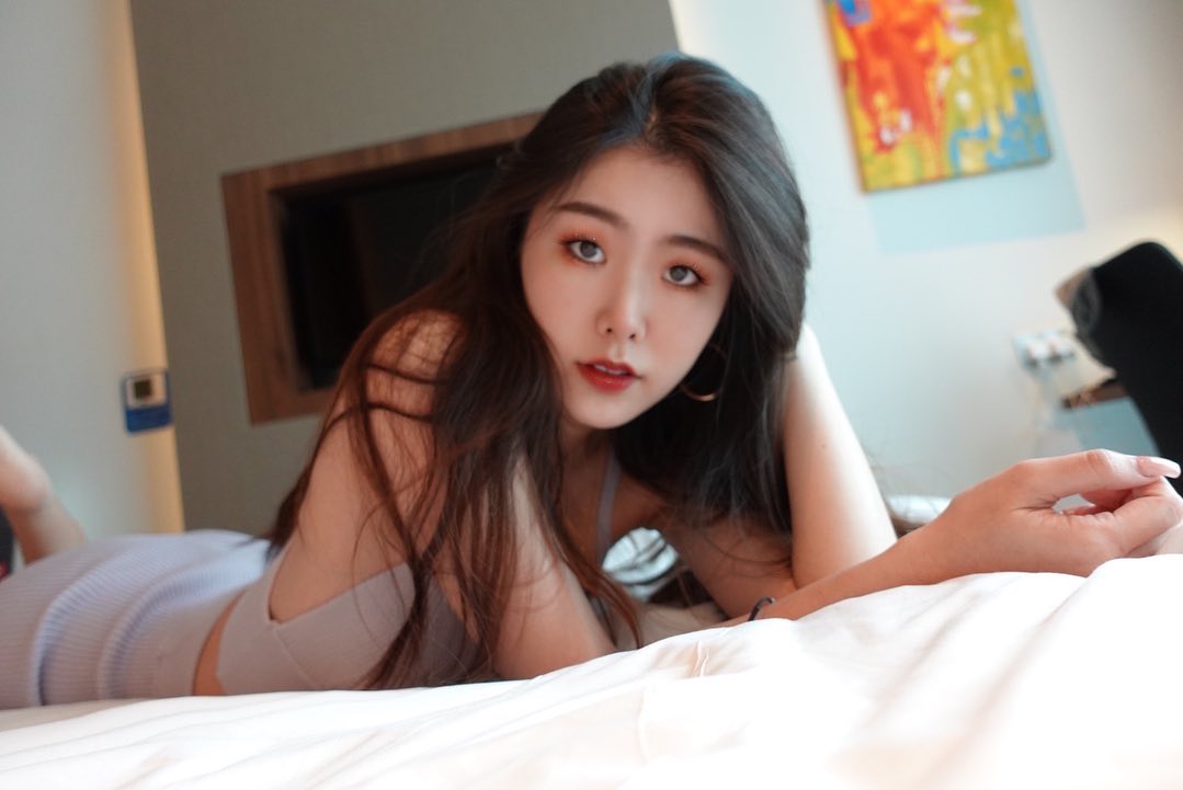 男女通殺！大眼正妹時尚氣質藏不住　率性又知性舉手投足散發迷人魅力
