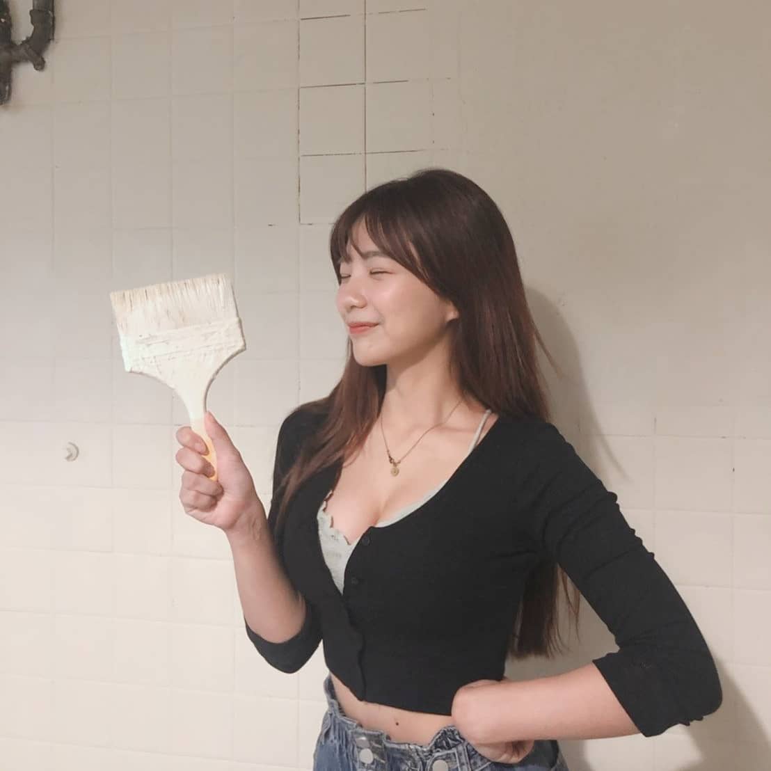 天然女神「貝莉莓」精緻容顏網直呼仙女下凡!超低領口意圖使人窒息 - 美女圖 -