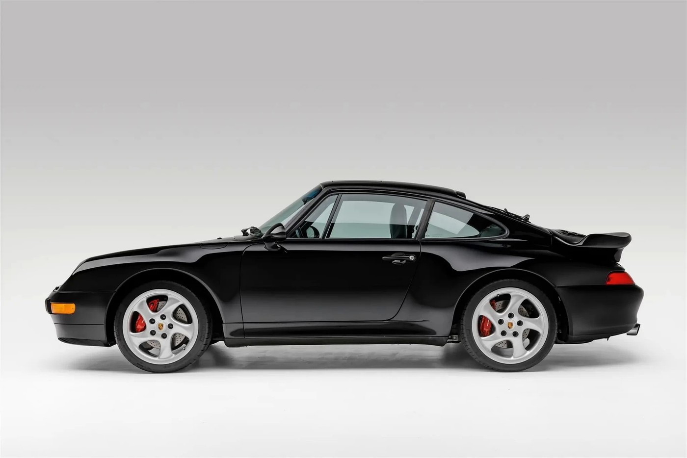 https___hk.hypebeast.com_files_2022_03_denzel-washington-1997-porsche-911-turbo-.jpg