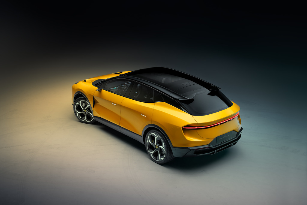05_Lotus_Eletre_Yellow_Studio_High34R.jpeg