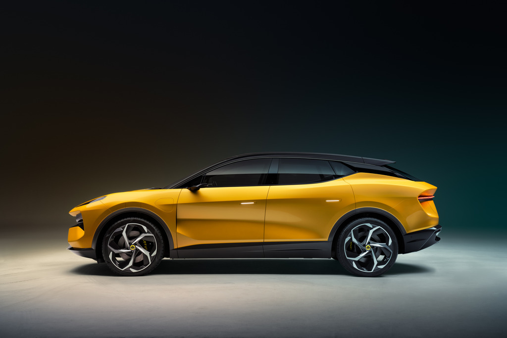 04_Lotus_Eletre_Yellow_Studio_Profile.jpeg