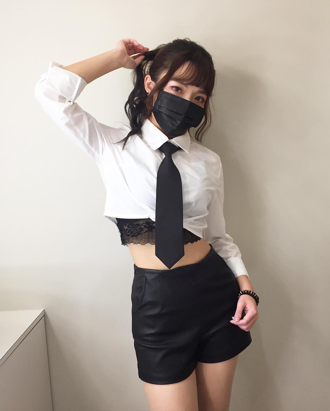 口罩美腿妹子「關關關兒」馬甲線超優質「修長曲線」辣翻,好讓人著迷! - 美女圖 -