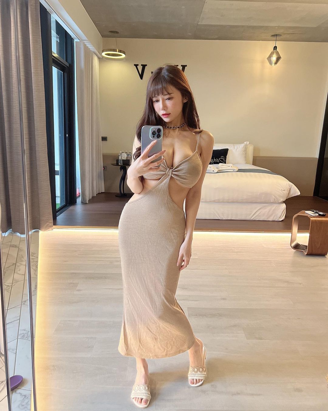 巨乳甜心「安希」比基尼劃船好養眼，超豐滿雙球根本自備浮標！