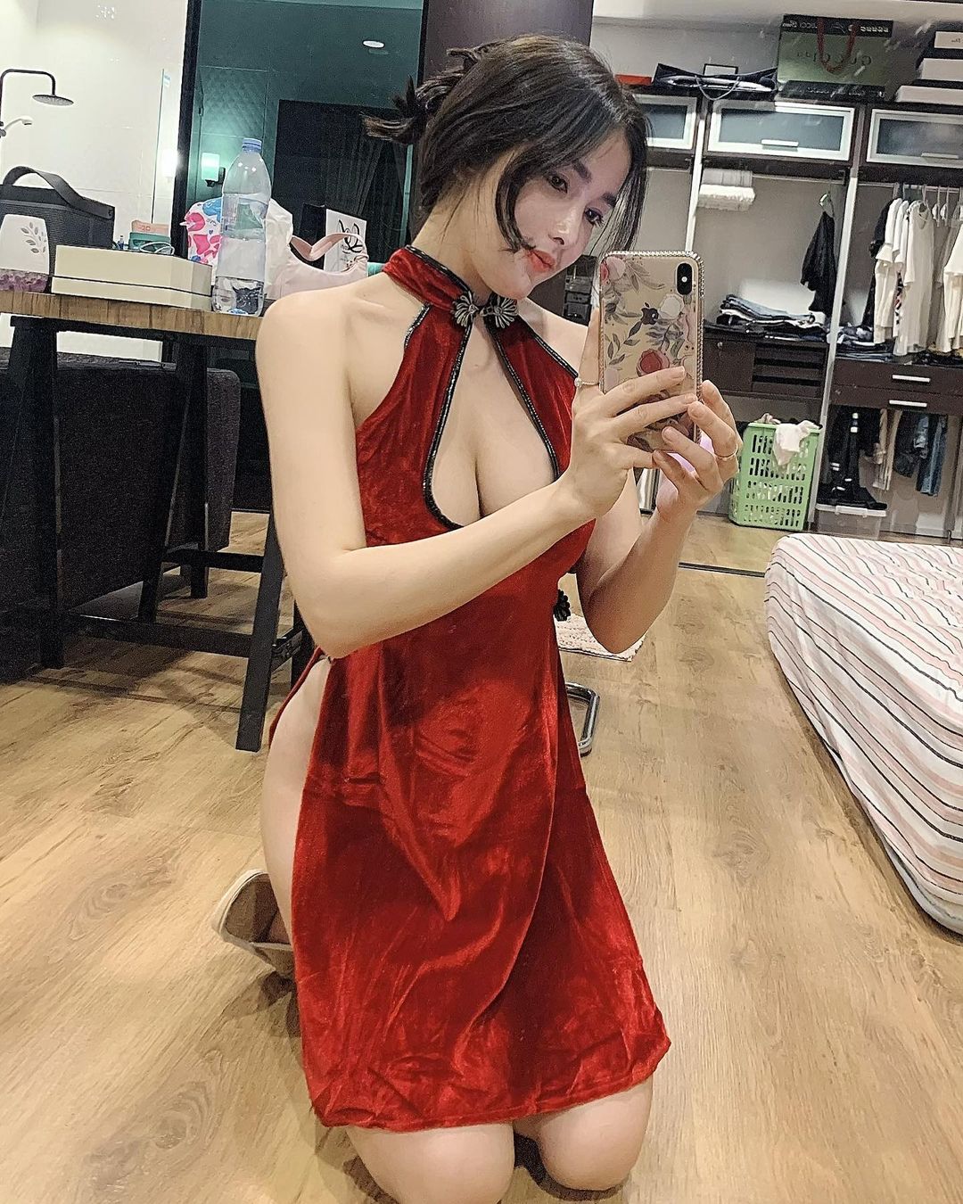 泰國海邊出現「白嫩大屁桃」！清純正妹身材超火辣，正面挺「豪乳」好吸睛！