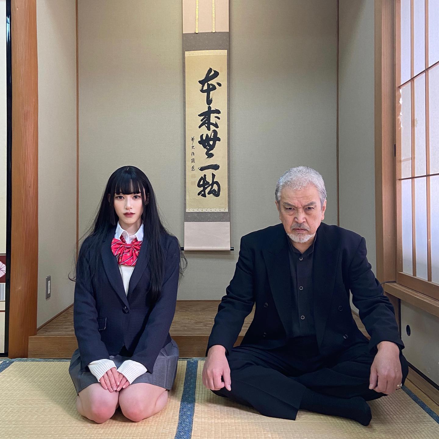 日本極道家族爆紅？！黑道老大與愛女合體攝　暴力VS.性感同框創造衝擊美