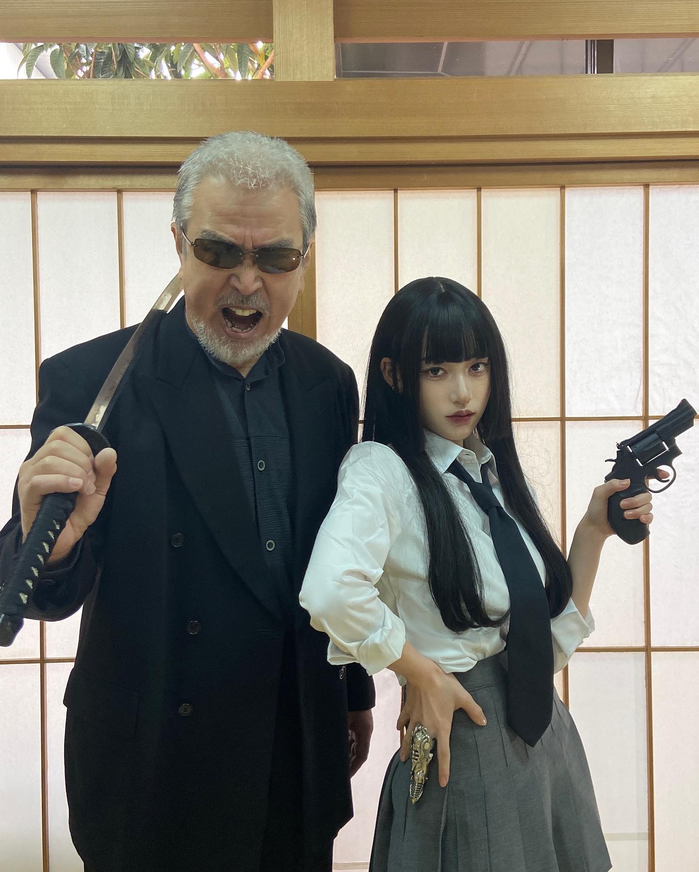 日本極道家族爆紅？！黑道老大與愛女合體攝　暴力VS.性感同框創造衝擊美