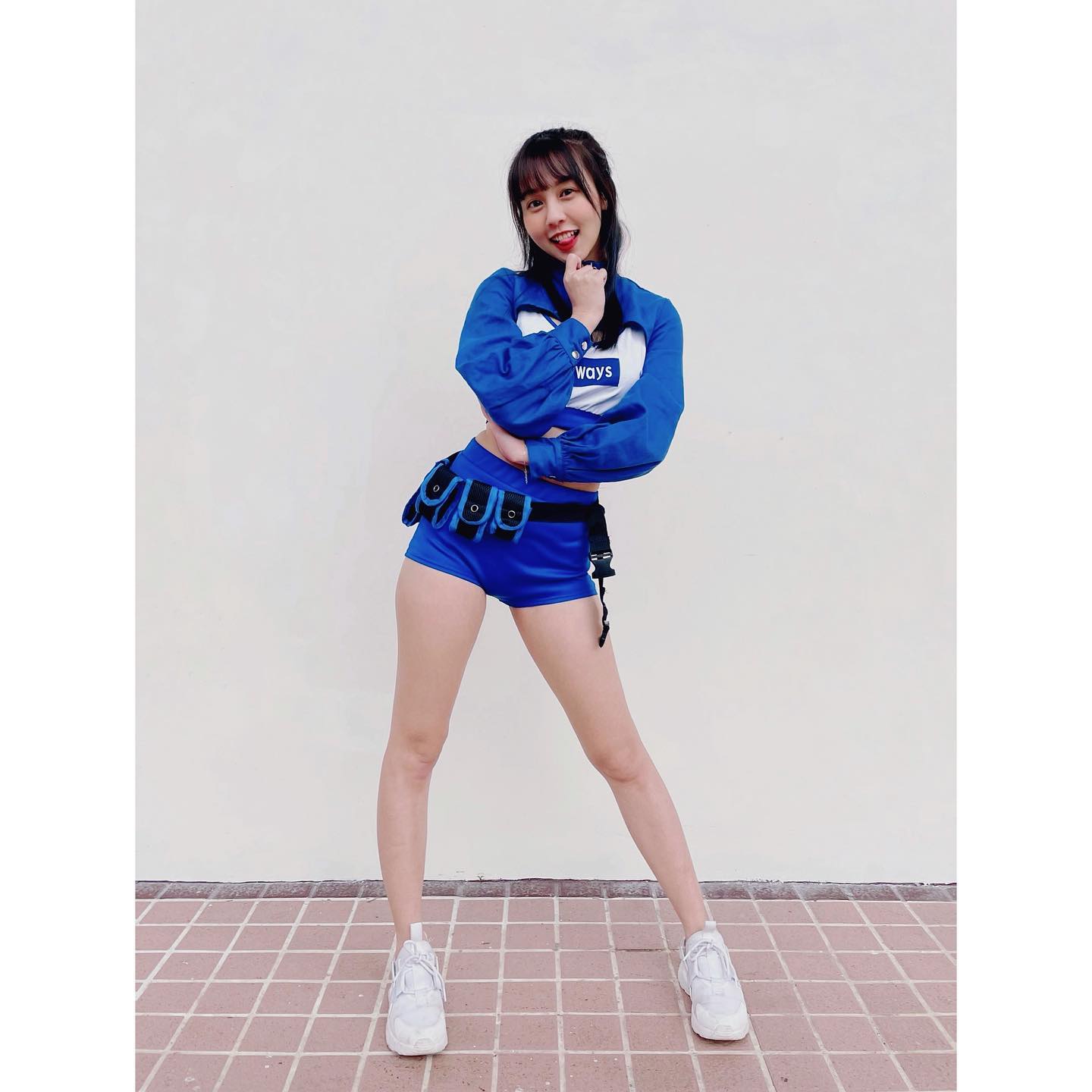 巨乳正妹「梔梔」眼神魅力充滿！甜美笑容讓人融化了！雙球呼之欲出了 - 美女圖 -