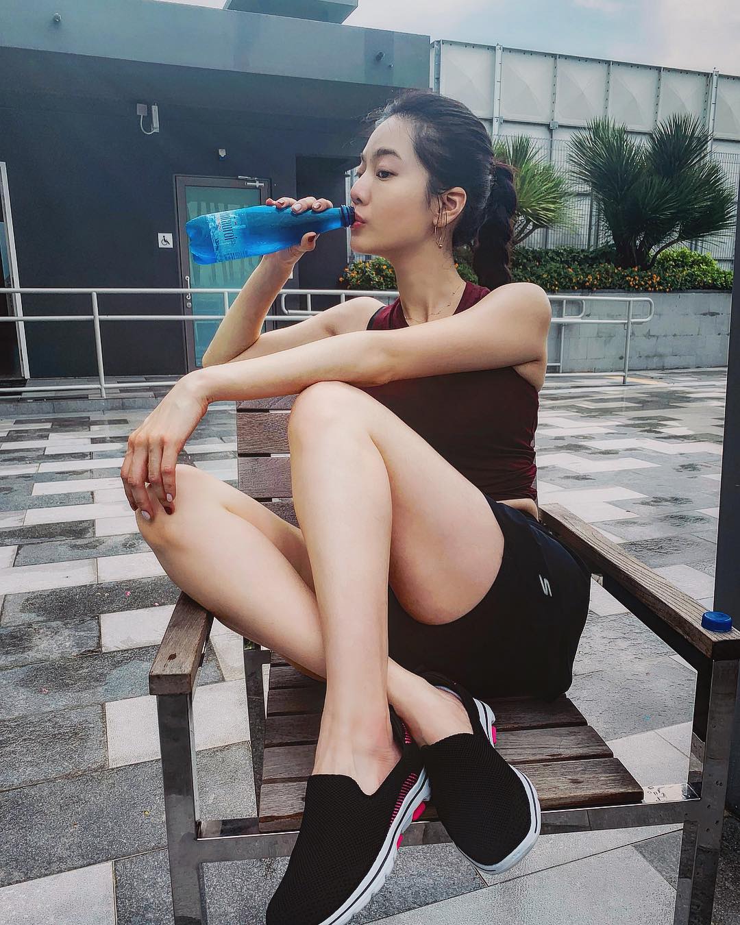 時尚女神「曾之喬」整個白皙肌膚都露出來啦，超強大長腿挑戰感官極限！ - 美女圖 -
