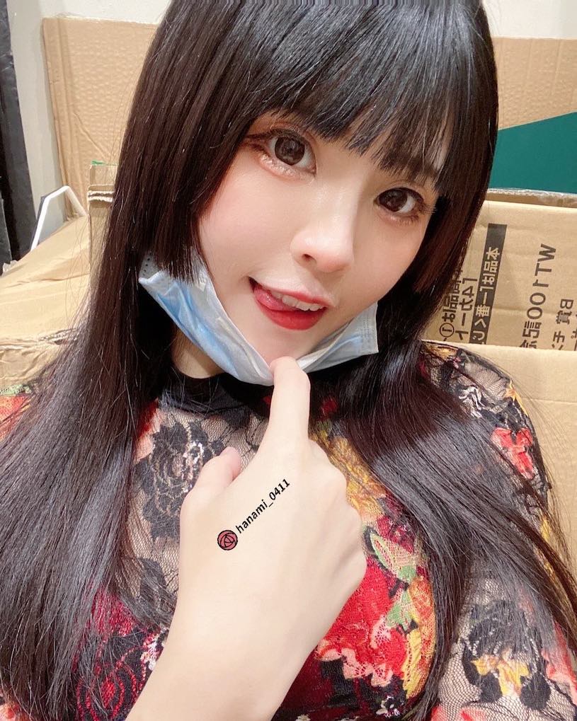 正妹「苡琍」胸前大挖空造型超辣，「飽滿乳量」太吸眼球！
