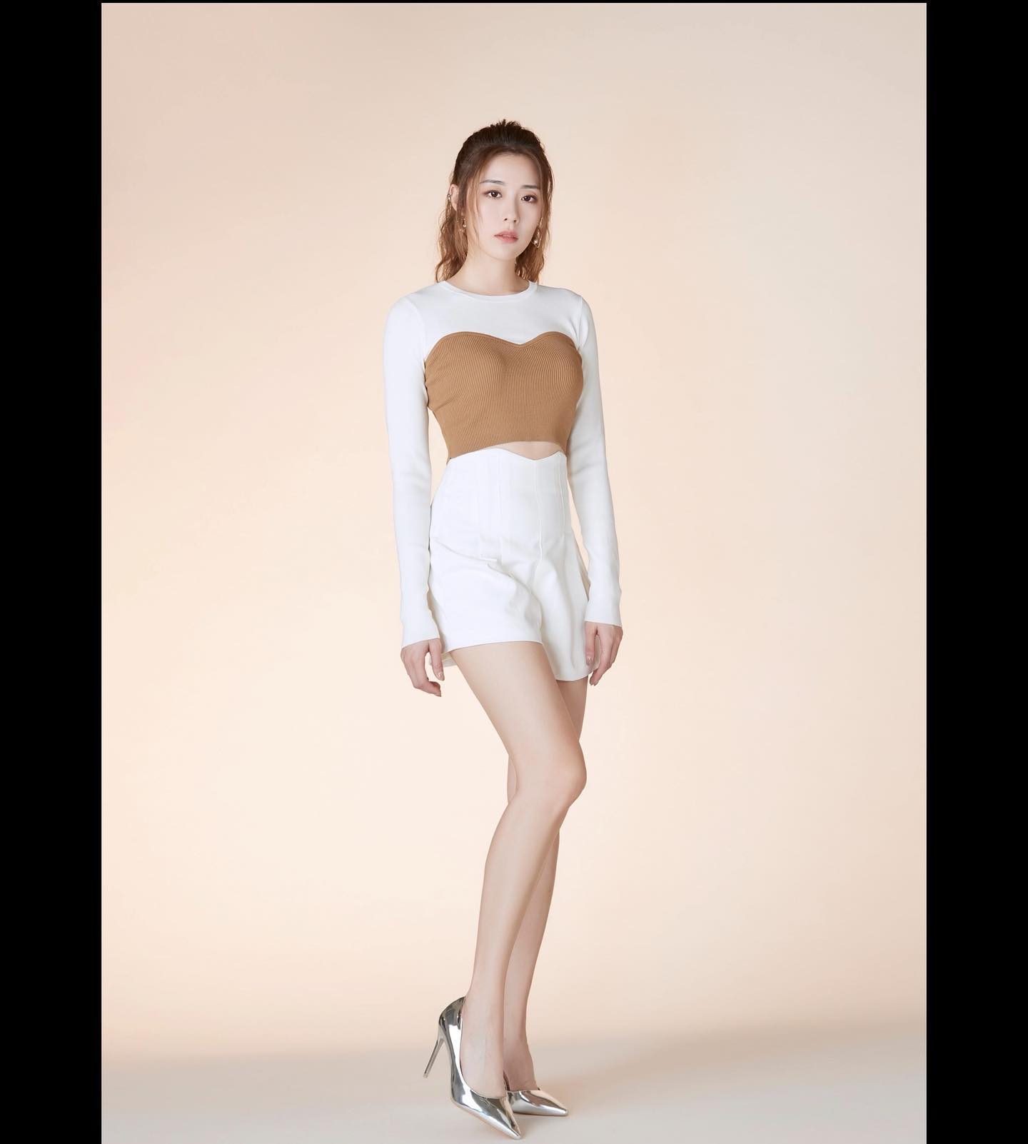 天菜級正妹「劉璇」顏值讓人受不了！嫩乳呼之欲出！回眸一笑融化千萬網友 - 美女圖 -