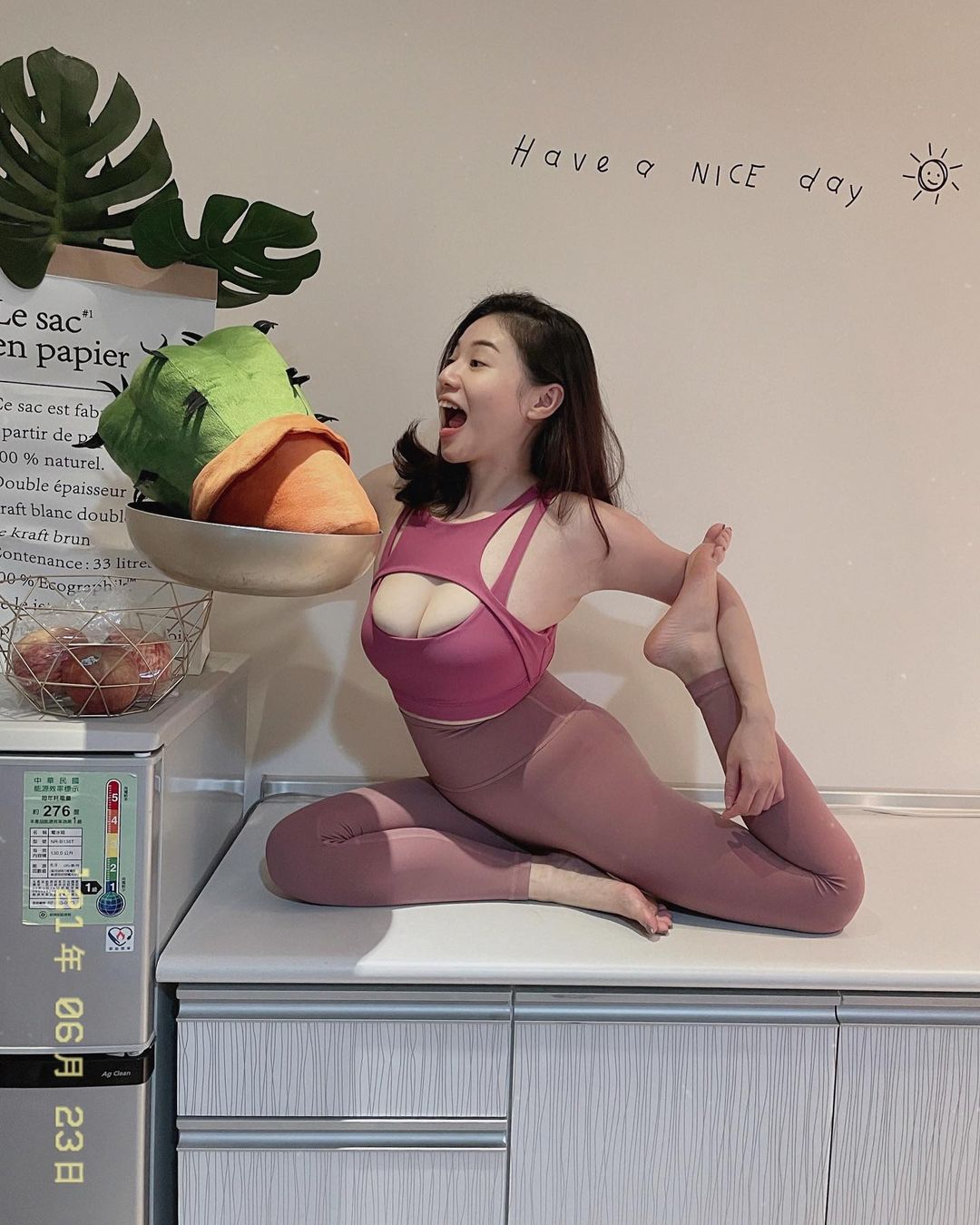 好辣的曬痕！「153 巨乳小隻馬」自拍好猛，「爆乳泳裝」秀豐滿人字奶！