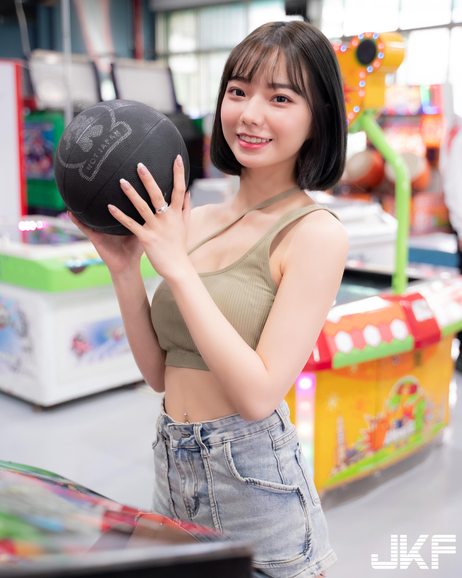 西門町大魯閣「氣質天菜女孩」美腿超誘人！可愛外型散發滿滿氣質～