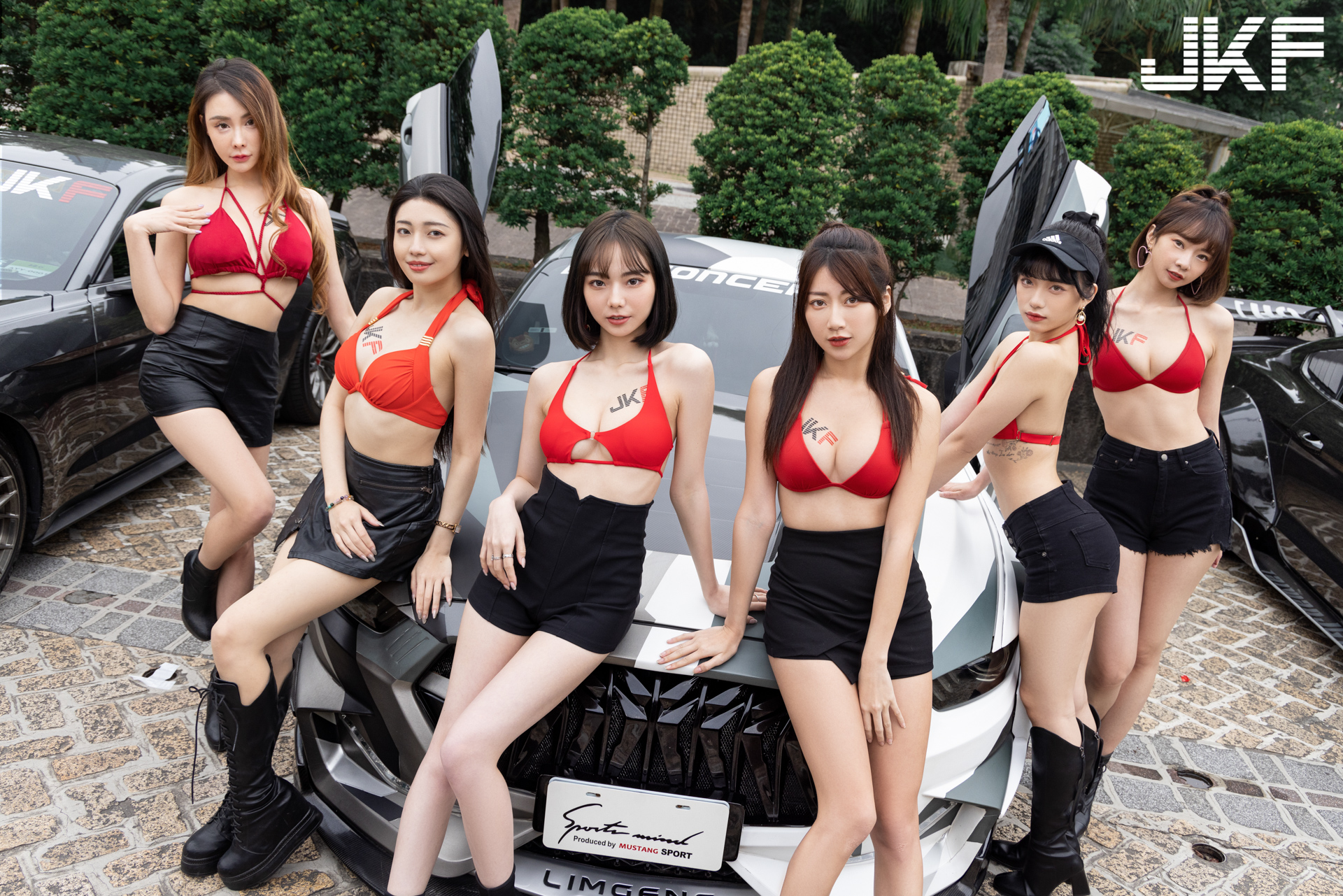 JKF 百大女神「啾啾」現身 CAR WALK 愛車嘻哈派對！「紅色穿搭」讓網友陷入瘋狂