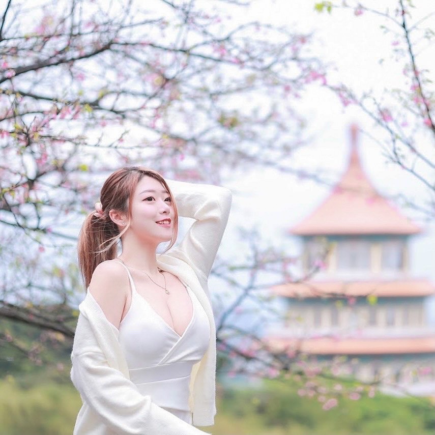東區出現「巨乳正妹」辣賣肉桂卷，豐滿上圍＋纖細蠻腰超吸睛，比基尼畫面更兇猛！