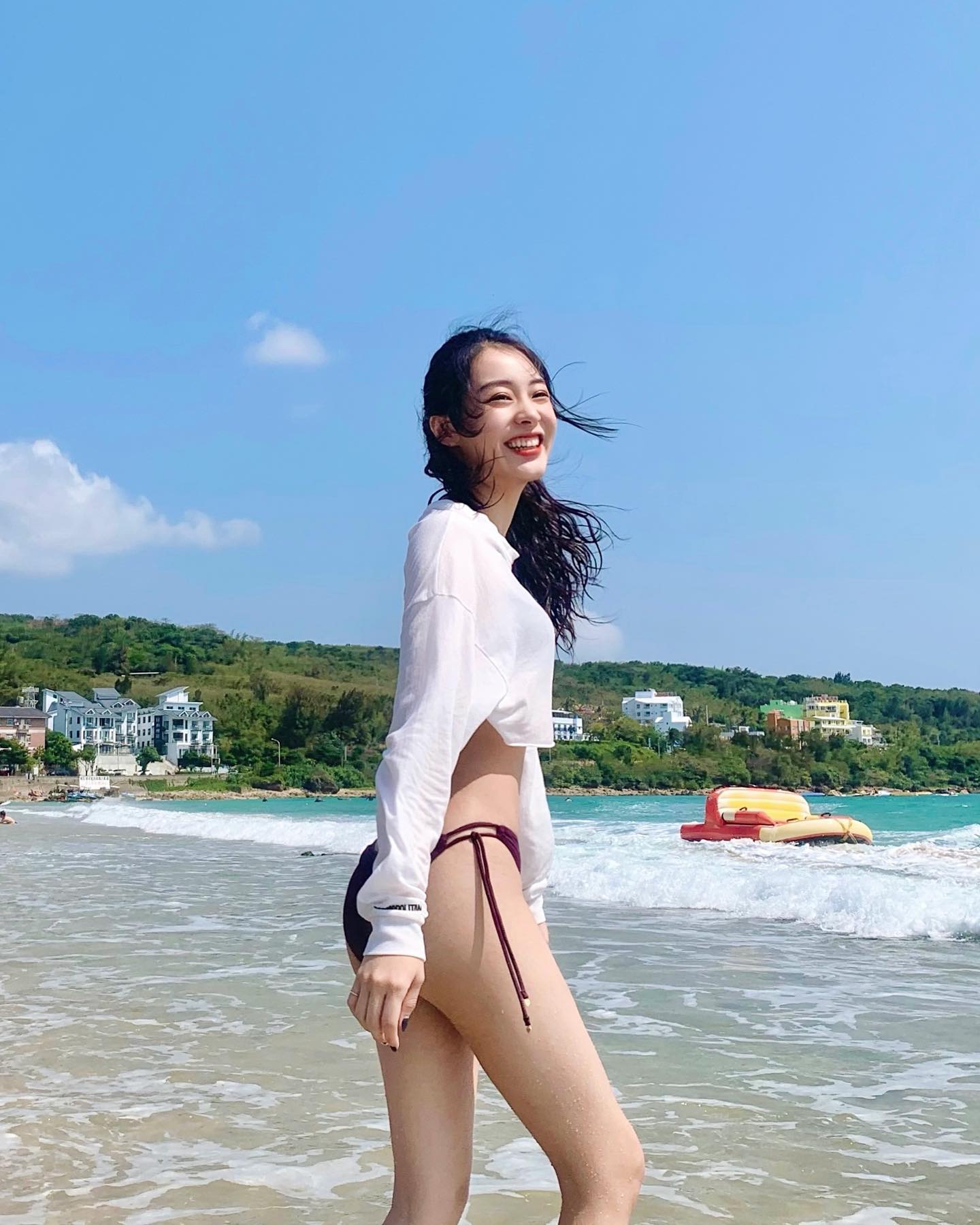 「清新天菜」遊海洋公園大開放，觀眾台直接倒出「隱藏嫩乳」
