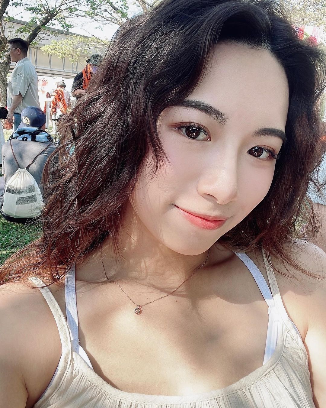 熱愛運動的「陽光美乳妹」！比基尼辣照超兇猛，還暗藏性感腹肌曲線！