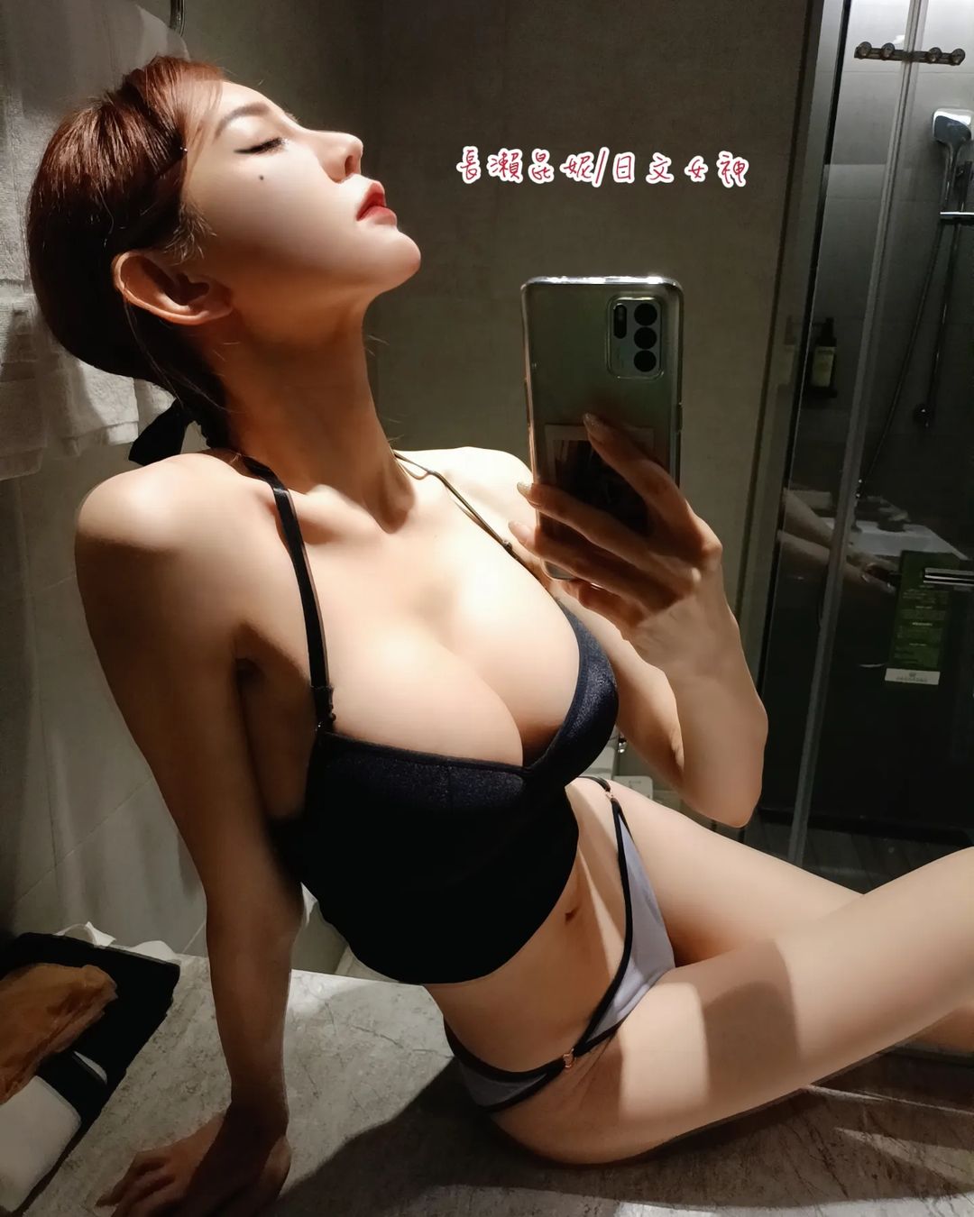 認真防疫！巨乳正妹「長瀨昆妮」爆乳彎腰噴酒精，超惹火「Ｅ罩杯」快彈出！