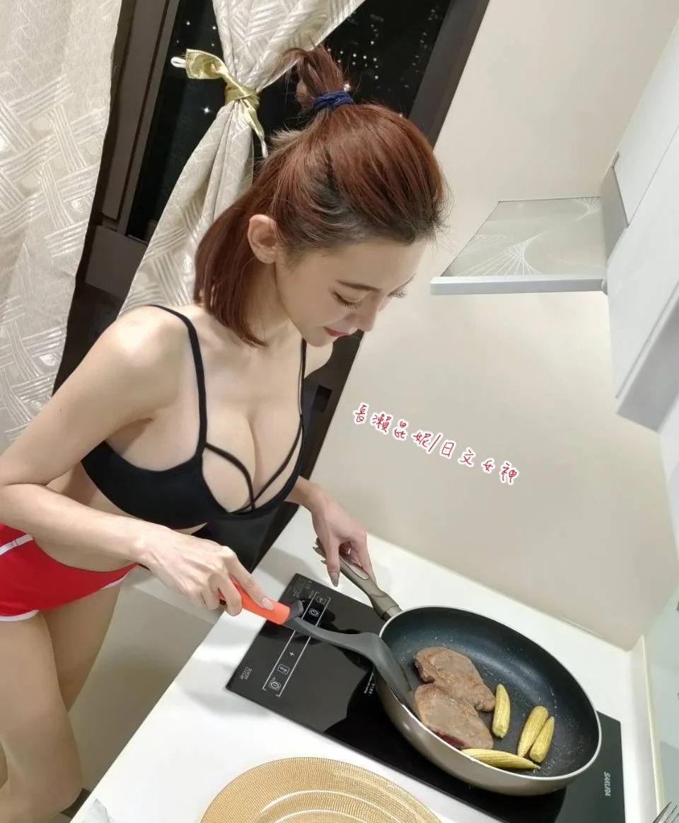 認真防疫！巨乳正妹「長瀨昆妮」爆乳彎腰噴酒精，超惹火「Ｅ罩杯」快彈出！