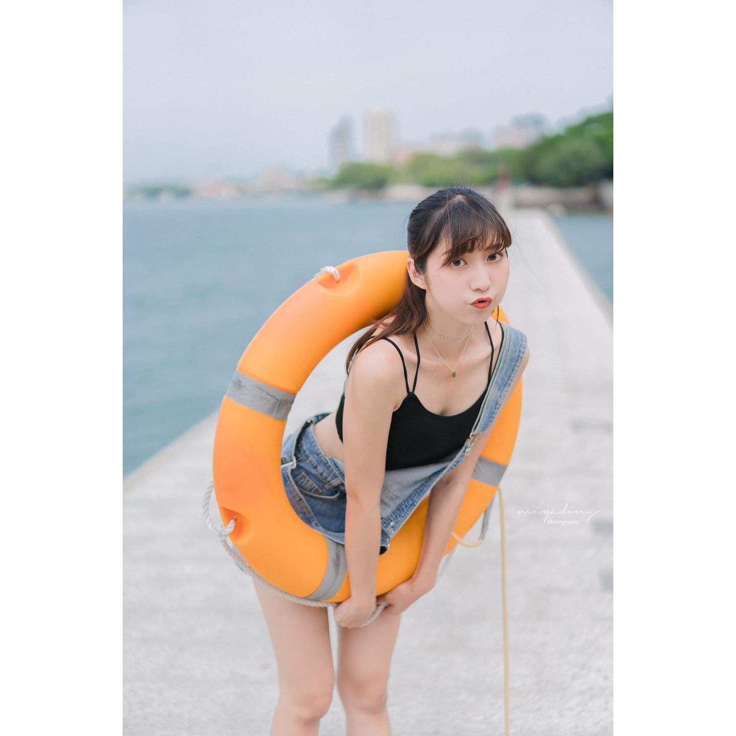 仙氣正妹「龍睬崴」心神蕩漾的乳波震震，神級辣腿白嫩的令人血脈噴張！ - 美女圖 -