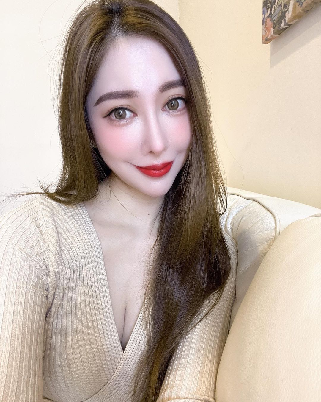 美乳電眼正妹「Kimi」辣曬比基尼！「事業線＋馬甲線」根本無敵！
