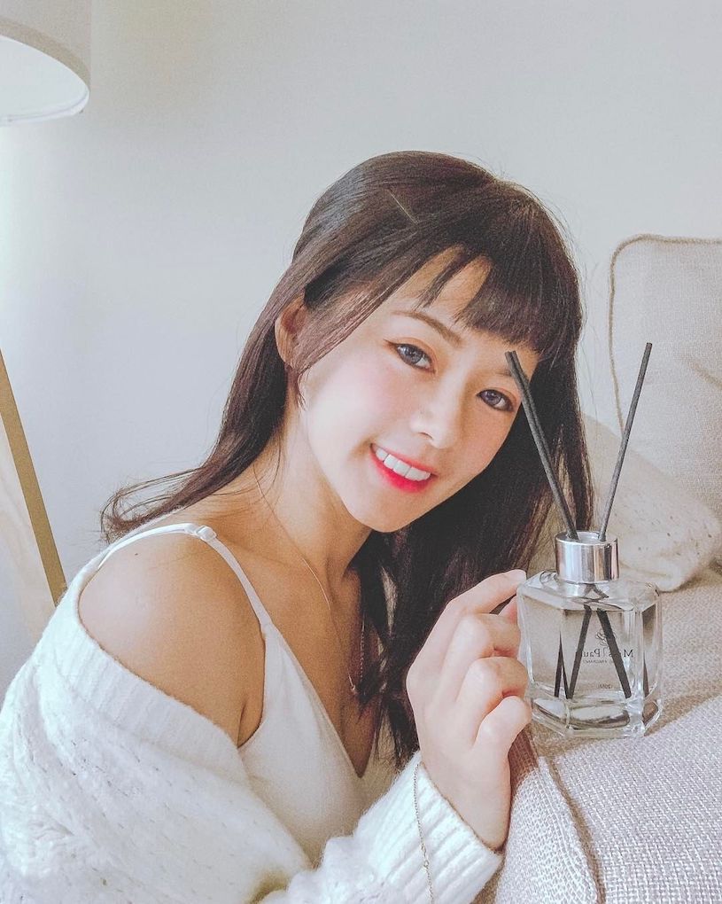 155公分可愛女孩「小花姐接」，居家畫面展現「白嫩E奶」!