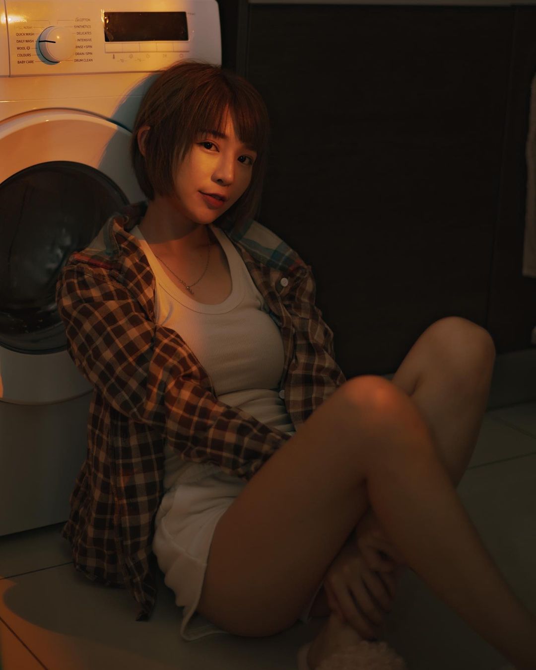 「大馬短髮美乳妹」激似林明禎！甜美笑容火辣身材好吸睛，超狂馬甲線更厲害！