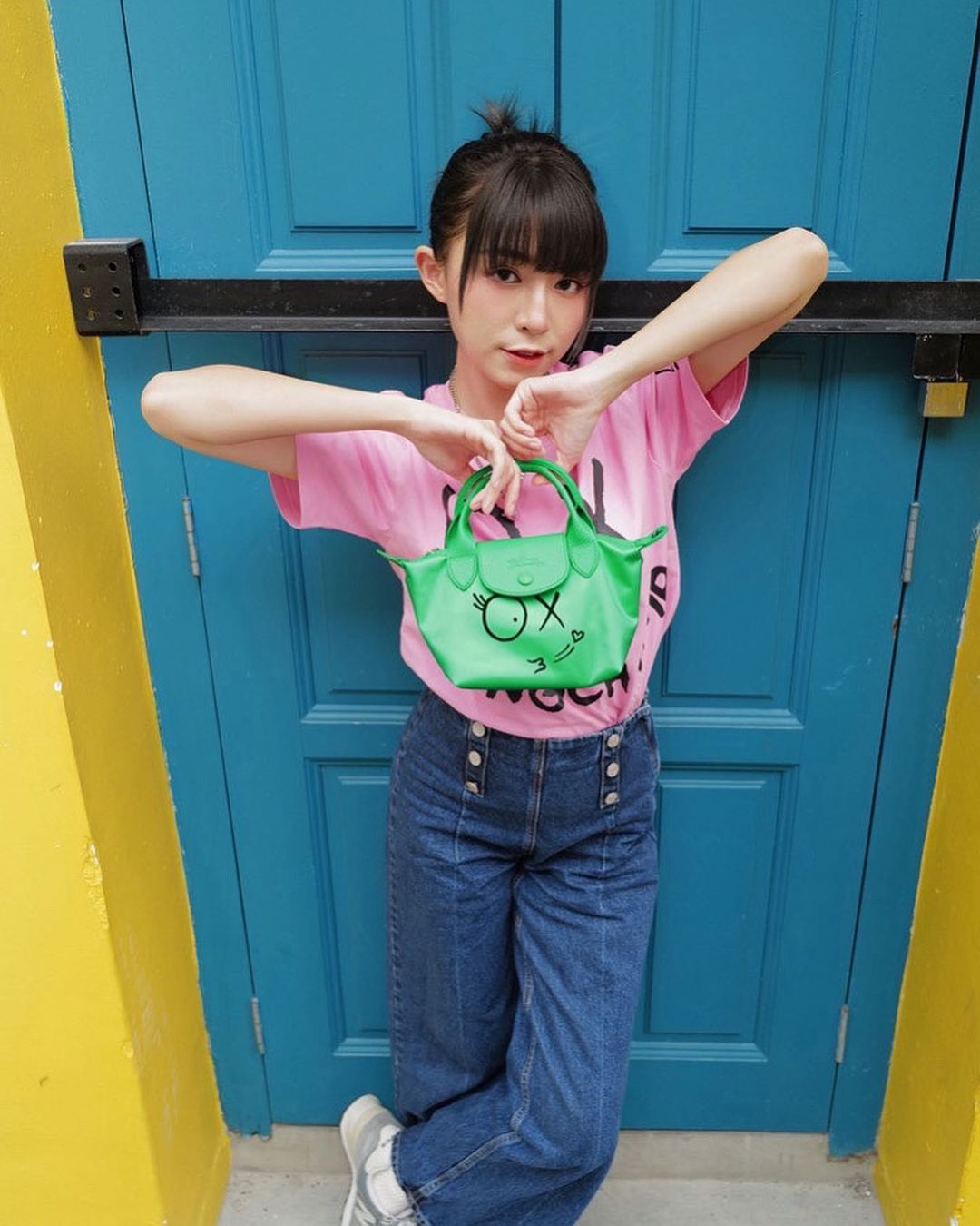「大馬短髮美乳妹」激似林明禎！甜美笑容火辣身材好吸睛，超狂馬甲線更厲害！