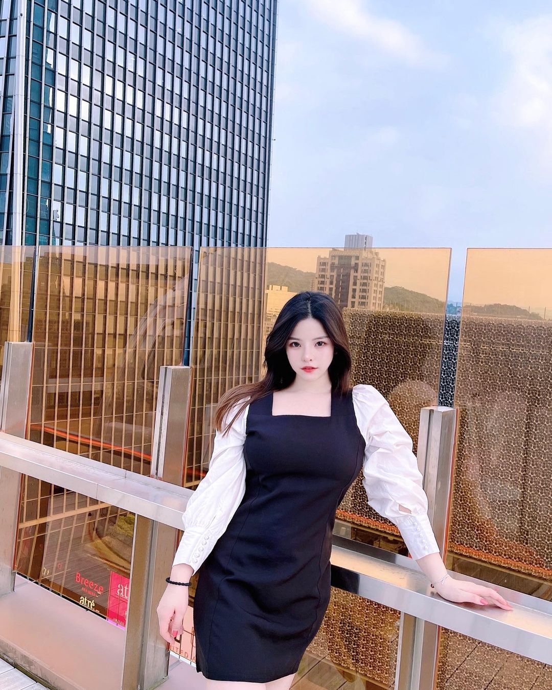 巨乳正妹「Cynthia」泡湯只用毛巾遮點，超養眼畫面讓人好想一起泡！