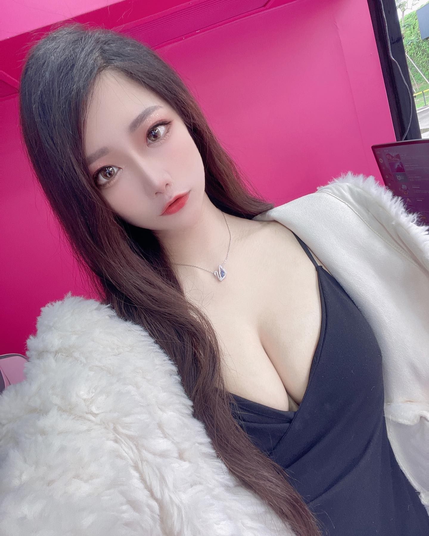 電眼正妹「Angel 桃桃兒」釣蝦爆乳放餌　網友：上鉤的是我