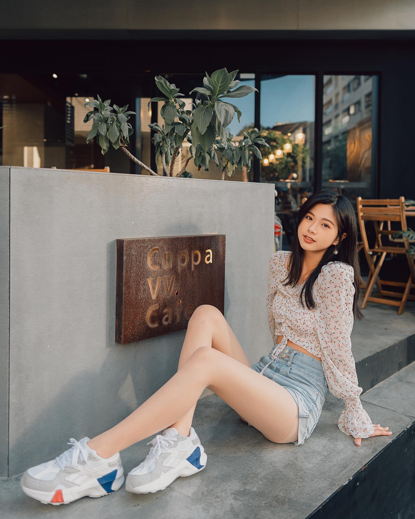 水靈美少女「如如咪」小露美背，好性感身材太好想撲倒，清甜氣質讓粉絲超過癮！ - 美女圖 -