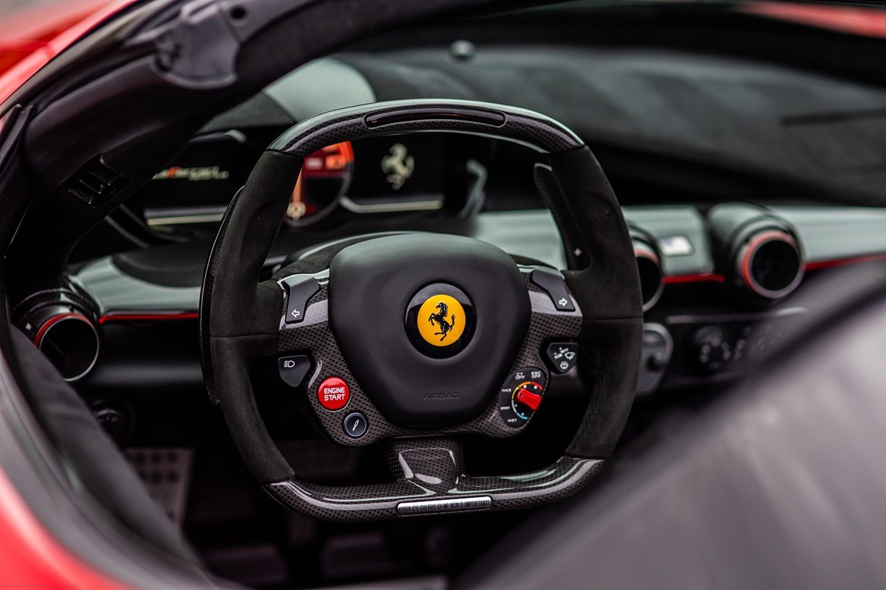 https___hk.hypebeast.com_files_2022_05_2017-ferrari-laferrari-aperta-bring-a-tra.jpeg