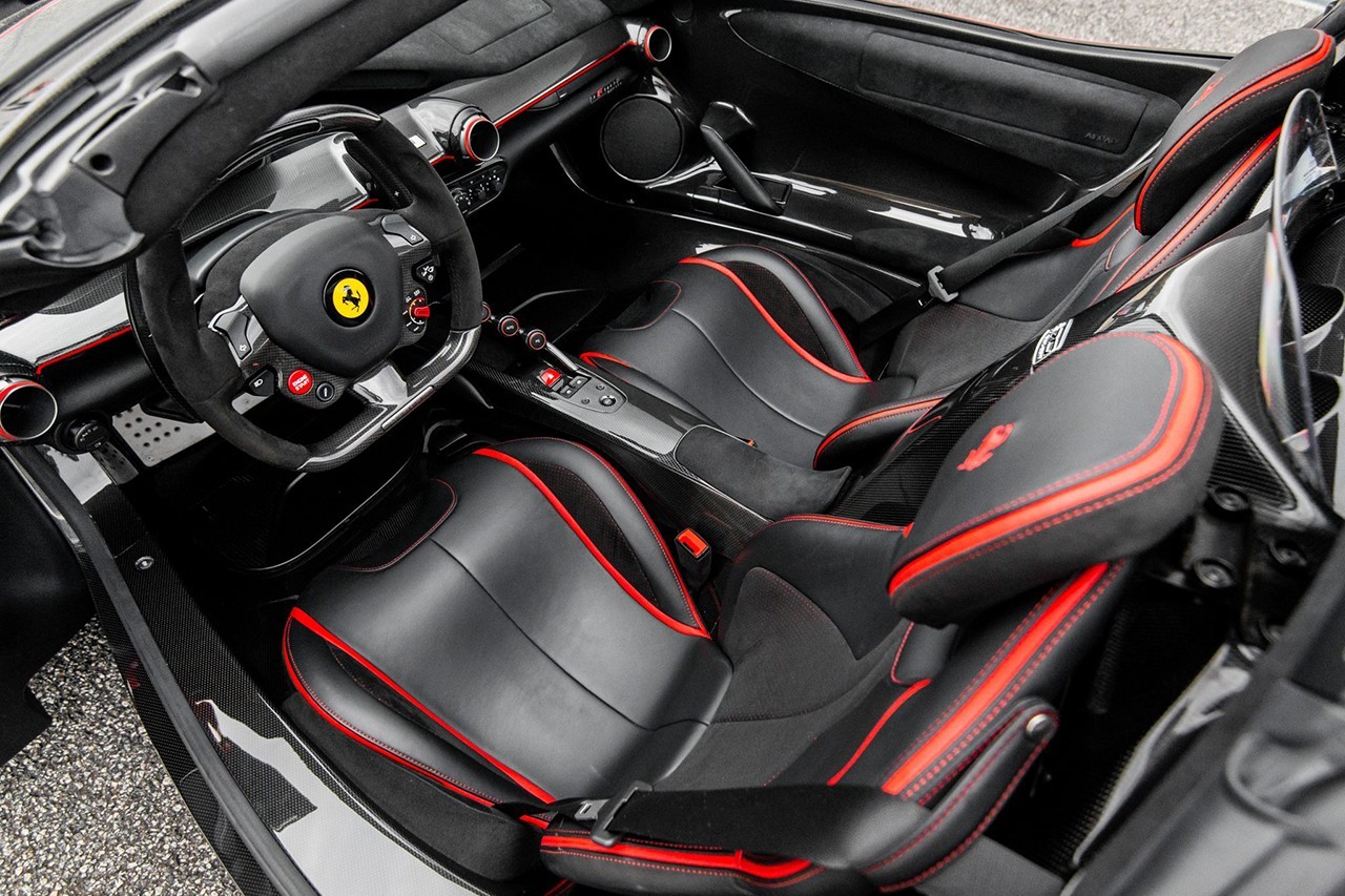 https___hk.hypebeast.com_files_2022_05_2017-ferrari-laferrari-aperta-bring-a-tra.jpeg